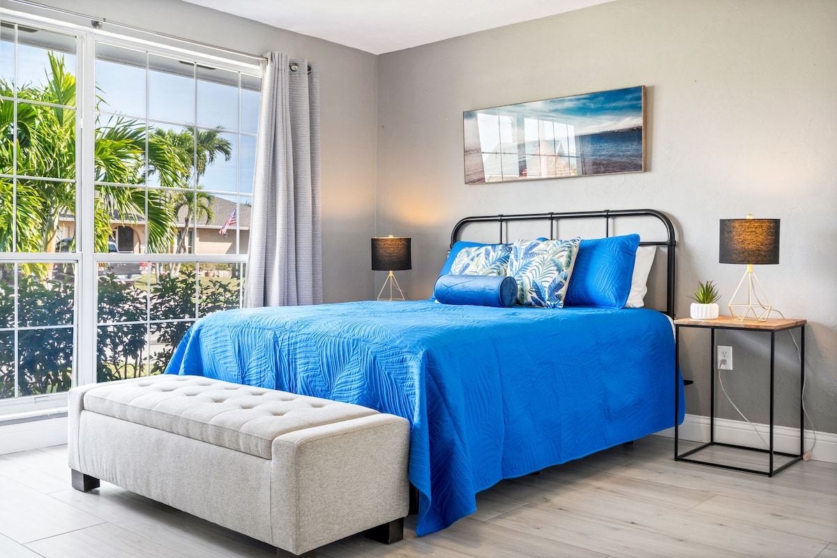 1 საძინებელში არის ნათელი, მიმზიდველი სივრცე მყუდრო ორადგილიანი საწოლით და დახვეწილი ოსმალეთი დამატებითი კომფორტისთვის.