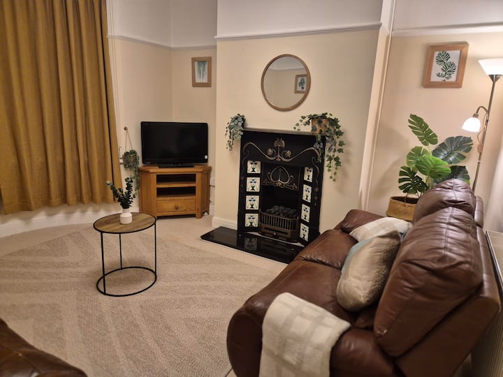 Spacious House With Parking In Excellent Location - Caerphilly Castle