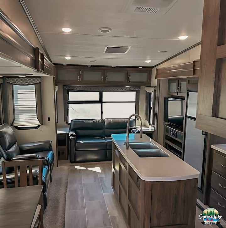Rv 10 Wonderful Lake Front Views With Kids Bunks - ケノラ