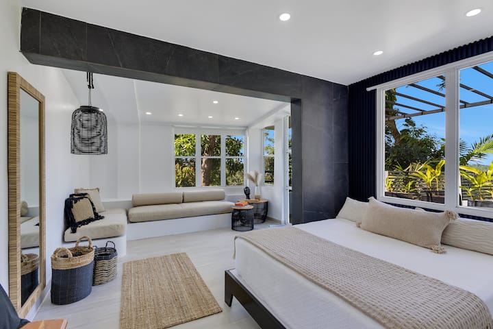 A guest favorite, this curated space features a queen bed, earthy textures and soft neutrals. Large windows frame lush greenery blurring the line between serene interior & nature's beauty. A private exit leads to the terrace. Sleeps 2
