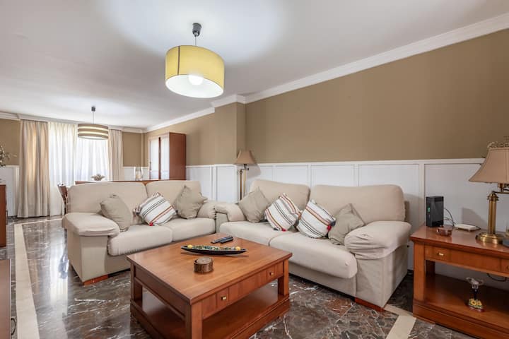 Spacious Townhouse With Private Pool - Granada