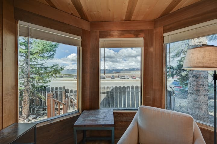 Charming Cabin With Mountain Views - Leadville, CO