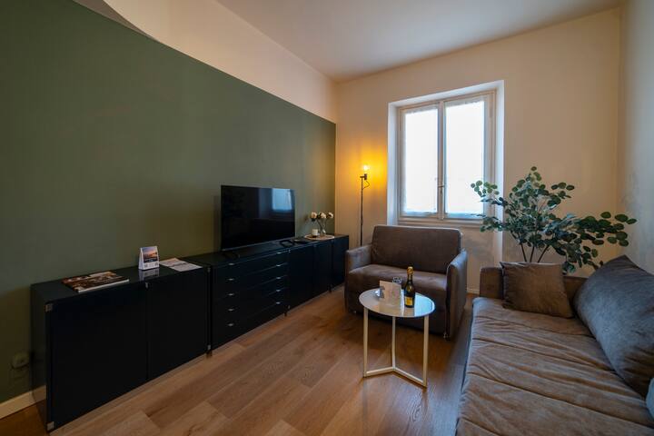 Business House (CIR 016086-LNI-00013)