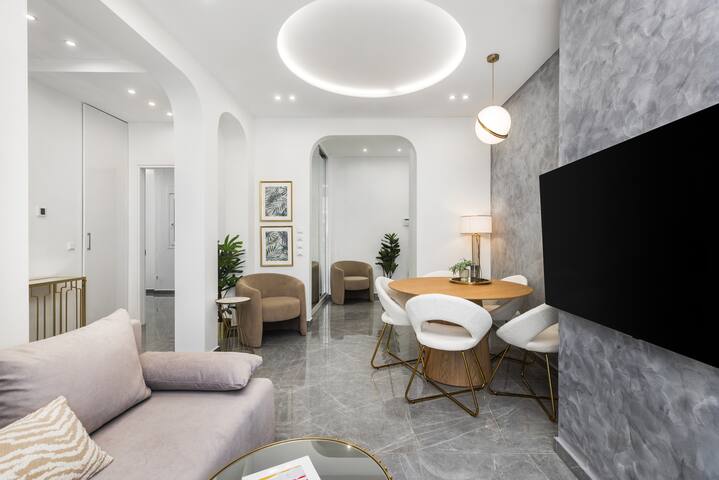 Mirror Luxury Central Penthouse by BiNoBi! gallery image 4