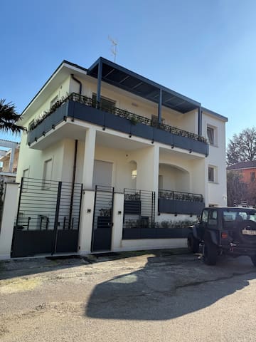 White House/Villa con posti auto