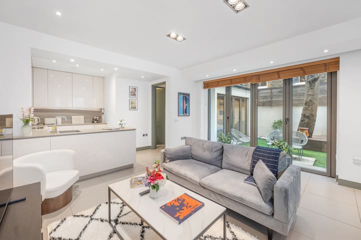 Casa Italia near Gloucester Road – Outside Space