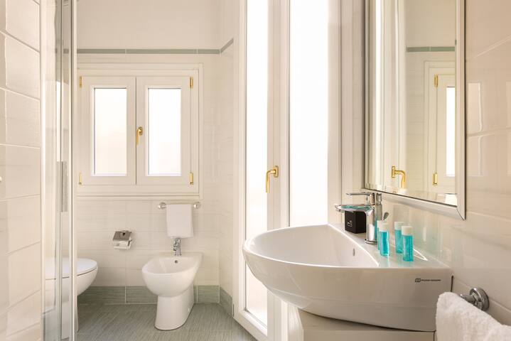 Idyllia | Spacious bright flat gallery image 5