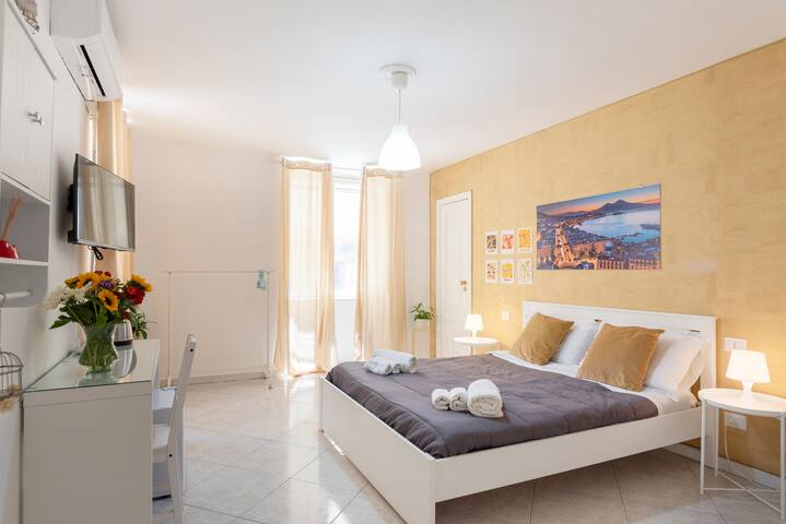 Appartamento con jacuzzi nel centro di Napoli gallery image 3