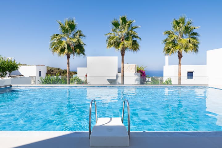 Villa Lira – The Hidden Gem Above the Sea