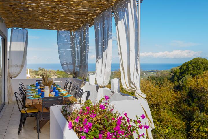 Villa Lira – The Hidden Gem Above the Sea