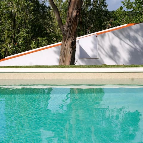 Rustic 2 Bedroom Home@Pool/AC/Near Sintra gallery image 4