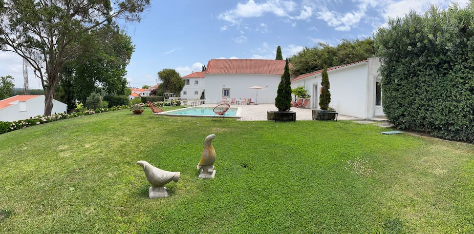 Rustic 2 Bedroom Home@Pool/AC/Near Sintra gallery image 2