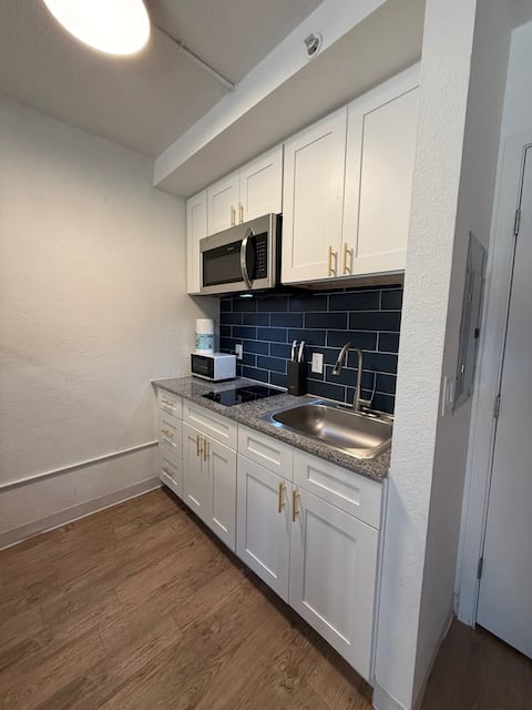 Top performing Airbnb: [05] ATX Studio: 2 Bunk Beds, Sleeps 4 in St. Johns