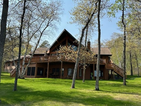 Gathering Lake House for 20 - Near Trail