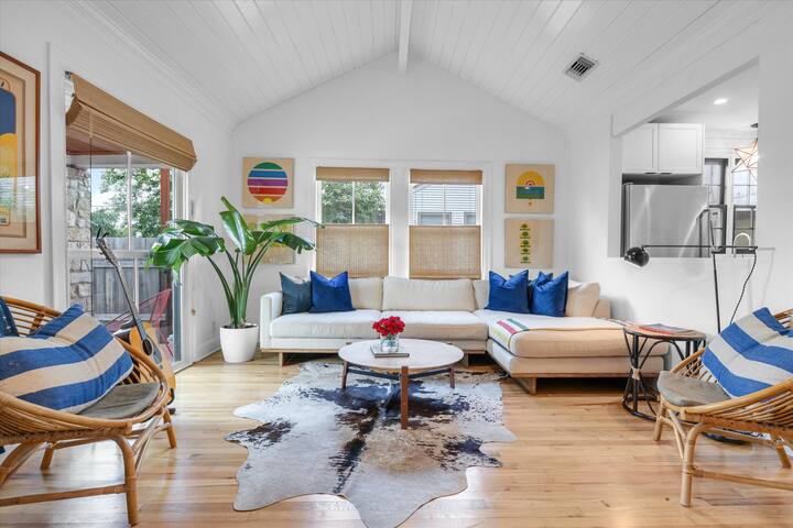 Perfect Bungalow Oasis w/Heated Pool in SOCO