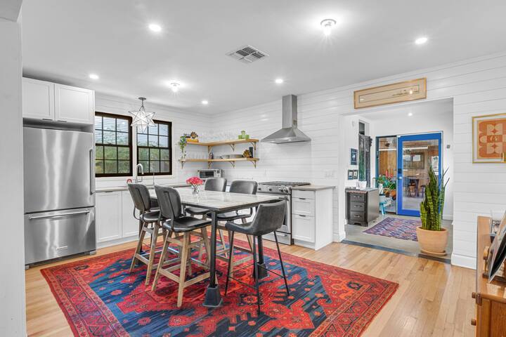 Perfect Bungalow Oasis w/Heated Pool in SOCO gallery image 3