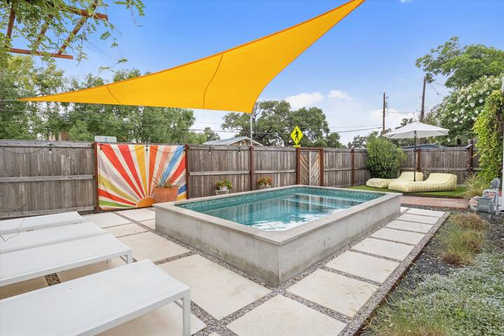 Perfect Bungalow Oasis w/Heated Pool in SOCO gallery image 2