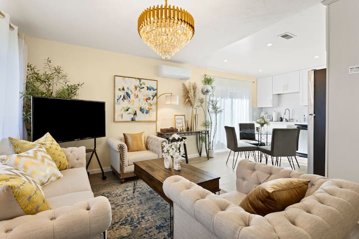 Cozy duplex with private garage & fenced backyard