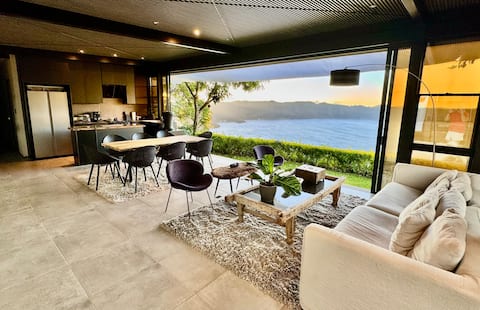 Modern Luxury Retreat overlooking Coatepeque Lake