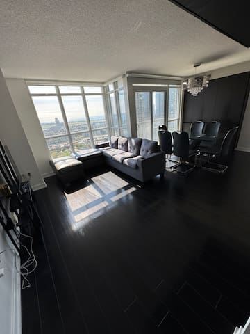 Bright & Spacious 2 Bed, 2 Bath – Lake & ParkViews