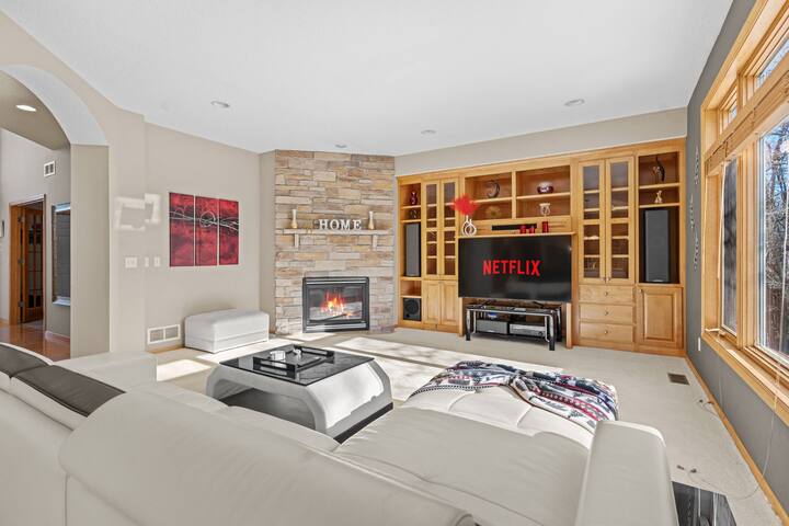 3800sqft Oasis- Theater | Billiards | Gym | Office gallery image 5