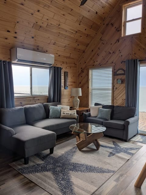 Cozy Cabin on the Lake - Lakefront GOTL