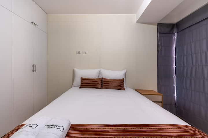 Cama increíble con armario elegante