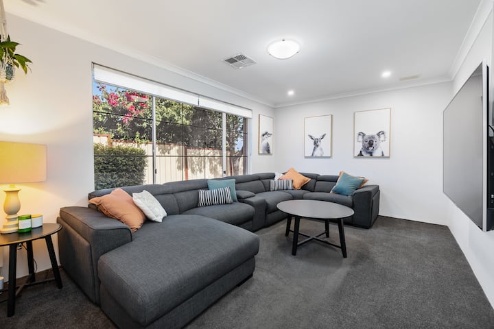 Prime Location Crown, Train&city - Perth