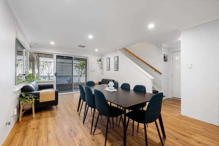 Prime Location Crown, Train&City