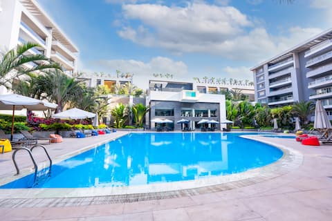 Luxury 3BR Apartment Pool View