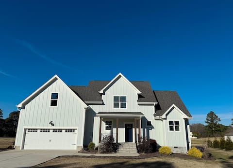 Charming 3BR/2.5BA with Pond, Minutes from Raleigh