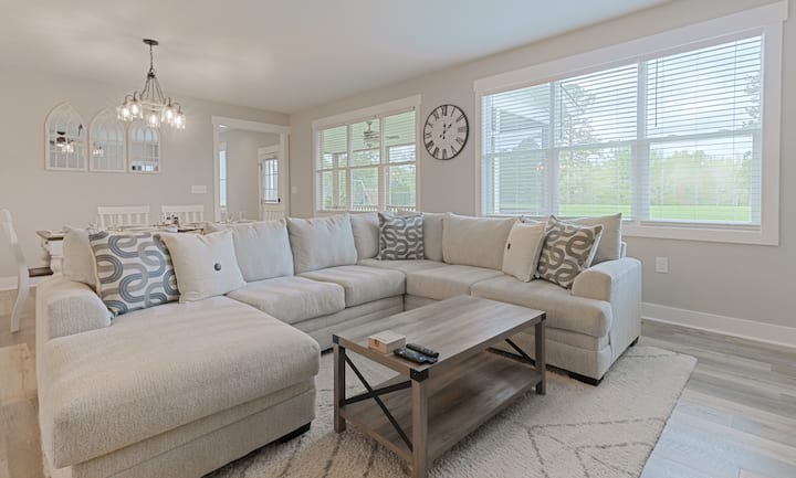 Charming 3br/2.5ba With Pond, Minutes From Raleigh - Lake royale, Spring Hope