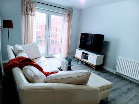 Top Airbnb: Cosy City Centre 2 Bed Apt in heart of Belfast in New Lodge