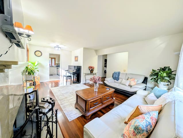 Cozy Stay | Pet-Friendly | Near Tech & Schools