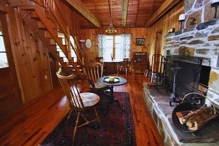 Cozy, Welcoming Berkshires Cabin – Come Unplug! - 레녹스