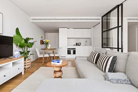 Airbnb em destaque: Chic & Stylish Apt | Rooftop Pool | Gym | Parking em Campolide