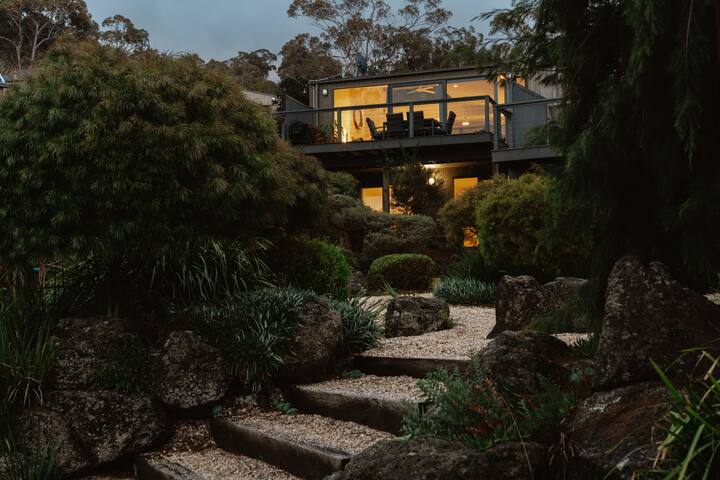Lorne Retreat with Ocean Views gallery image 2