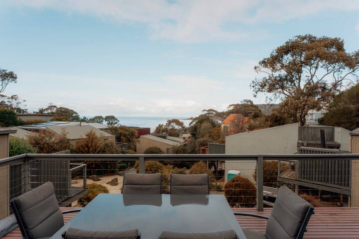 Lorne Retreat with Ocean Views gallery image 4
