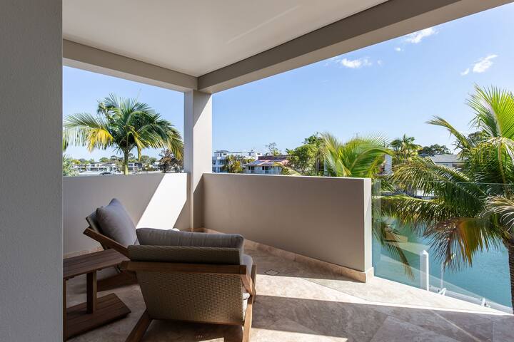 The Noosa Home – pool, jetty, water frontage gallery image 3