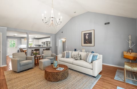 Top Airbnb: Private Home - Golf Cart, Gate Passes Included in Harbor Island