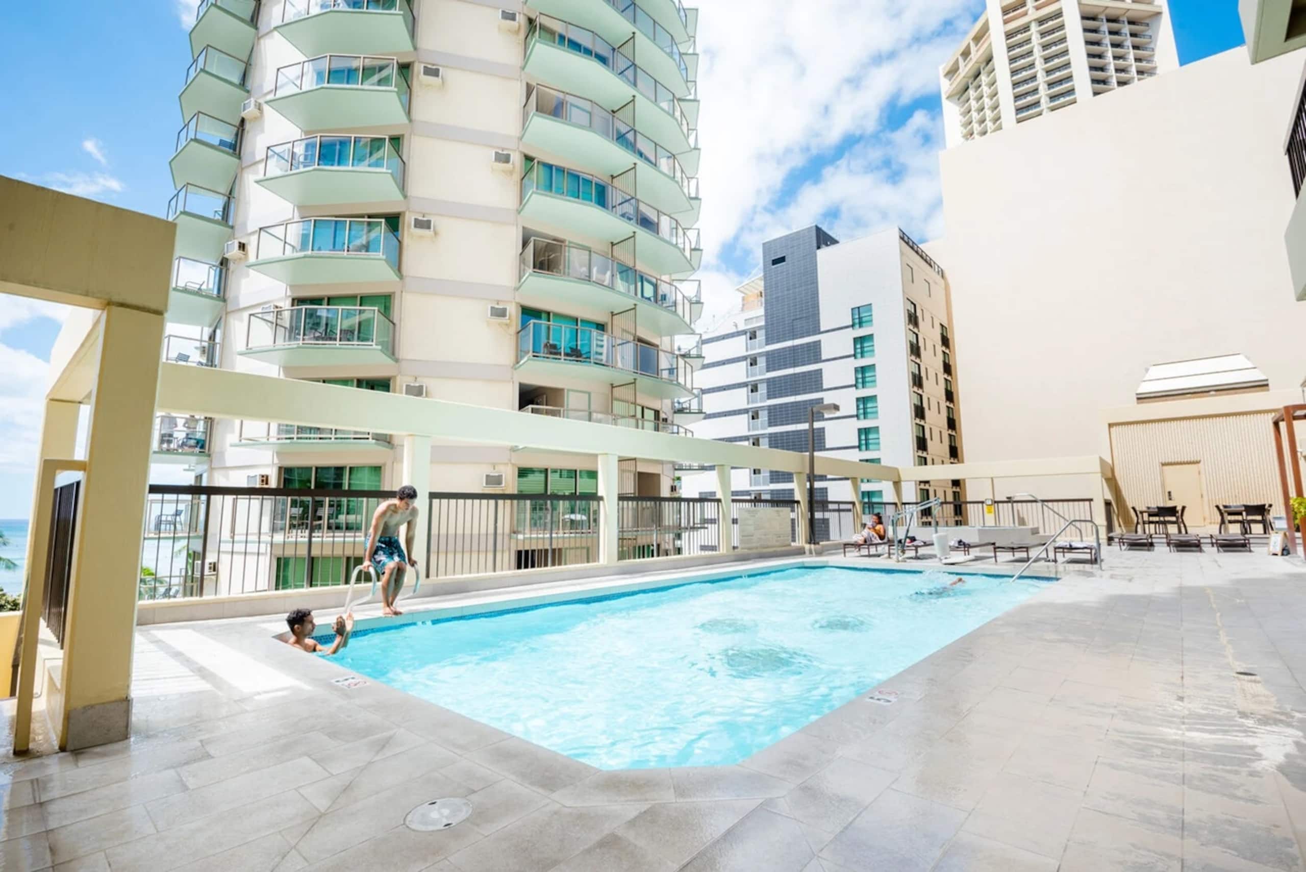 Hotel in Honolulu · ★4.78 · 2 bedrooms · 4 beds · 2 private baths - Image 42