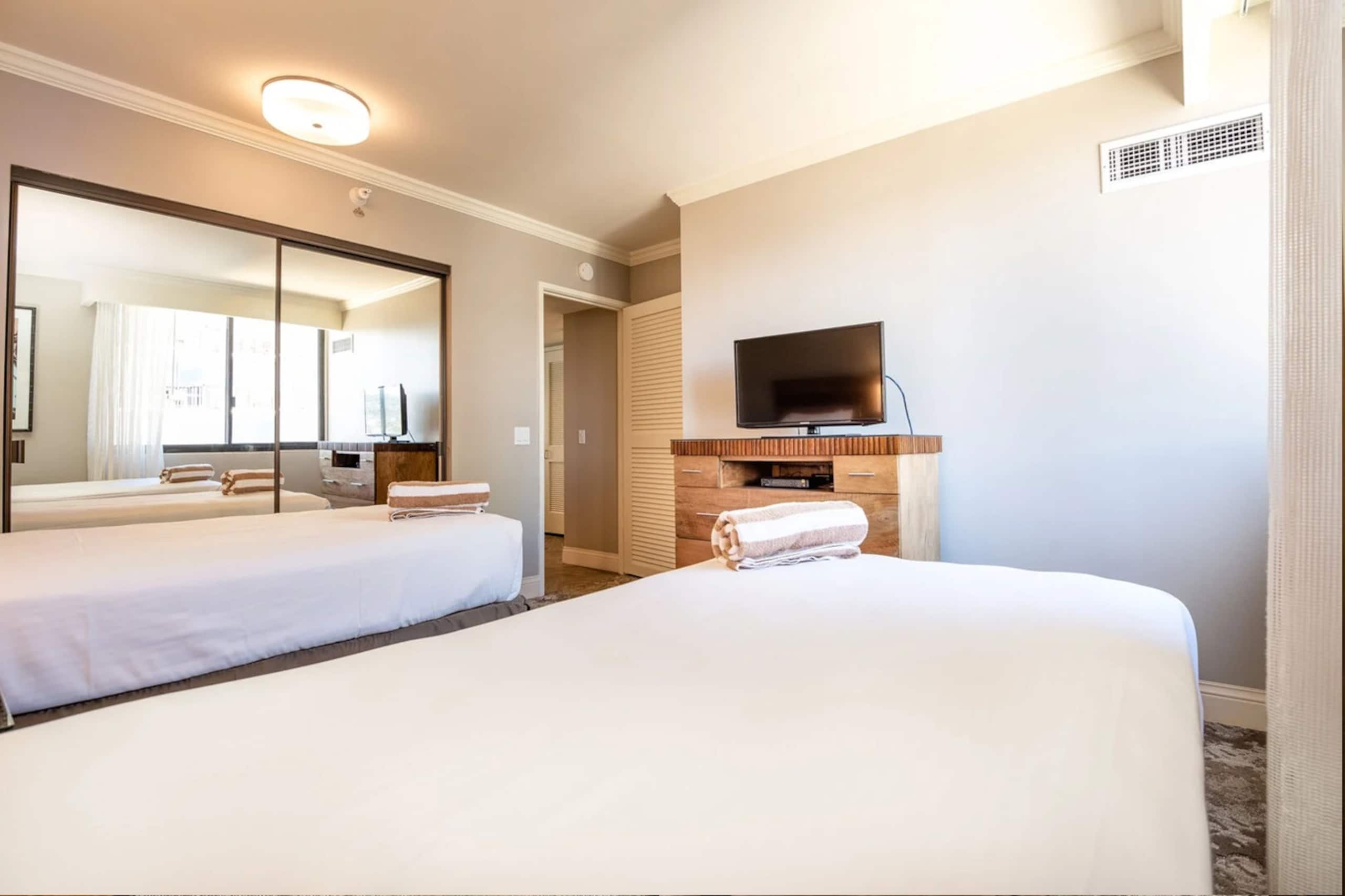 Hotel in Honolulu · ★4.78 · 2 bedrooms · 4 beds · 2 private baths - Image 9