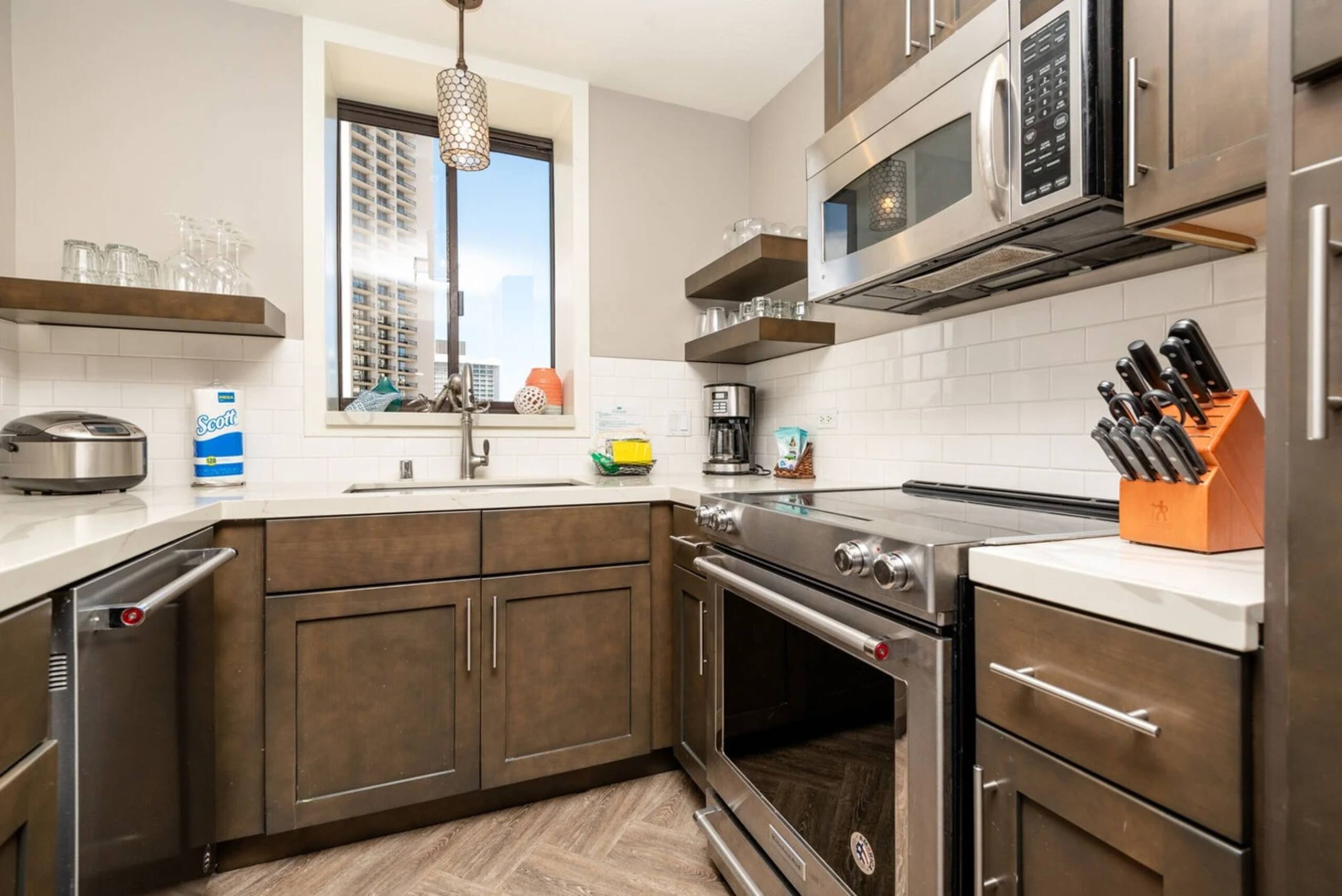 Hotel in Honolulu · ★4.78 · 2 bedrooms · 4 beds · 2 private baths - Image 21