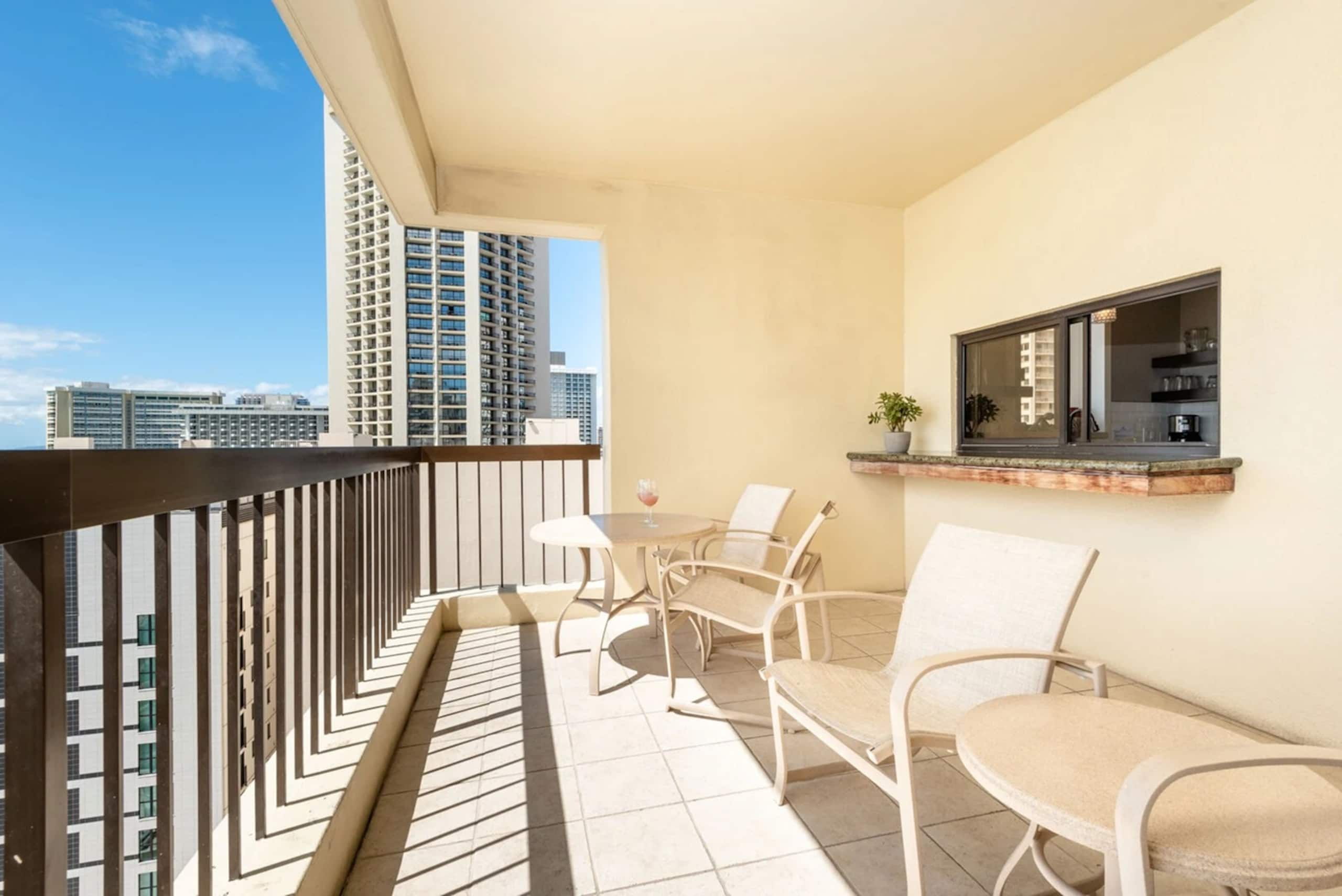 Hotel in Honolulu · ★4.78 · 2 bedrooms · 4 beds · 2 private baths - Image 26
