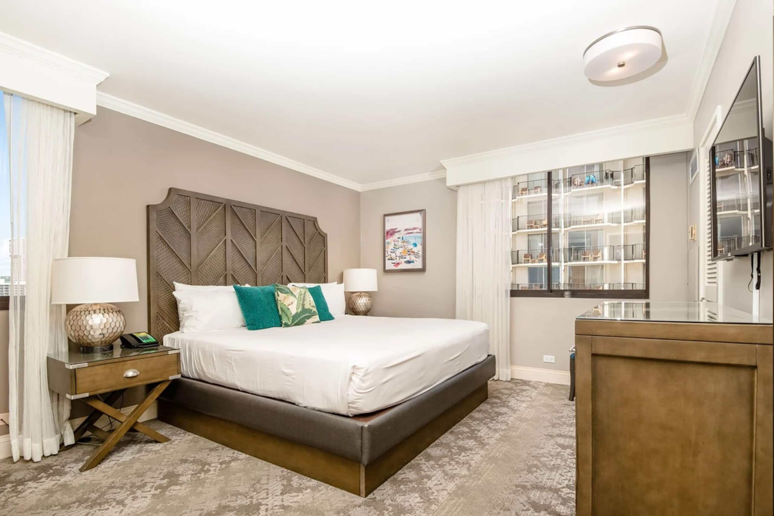 Hotel in Honolulu · ★4.78 · 2 bedrooms · 4 beds · 2 private baths - Image 6