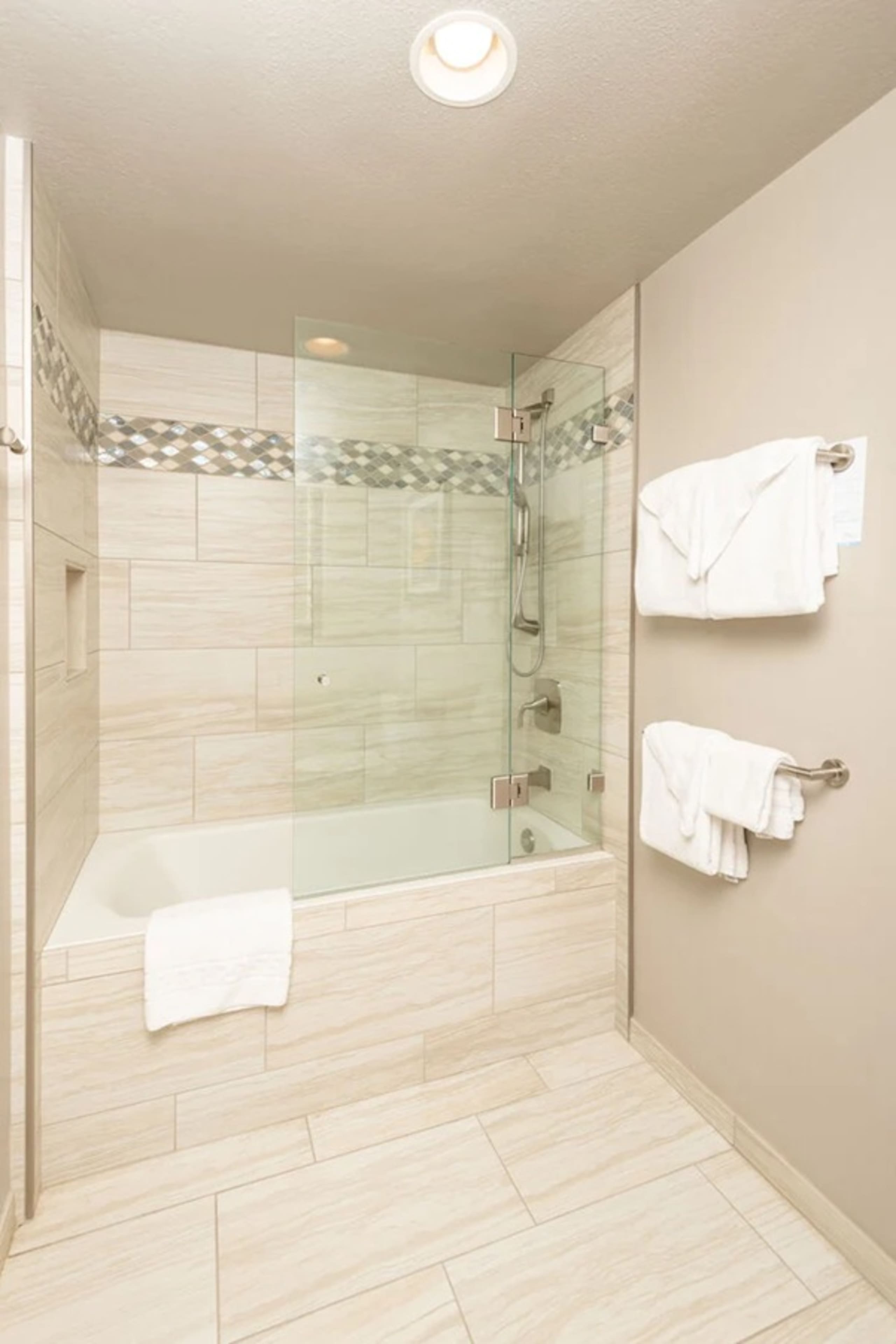 Hotel in Honolulu · ★4.78 · 2 bedrooms · 4 beds · 2 private baths - Image 36