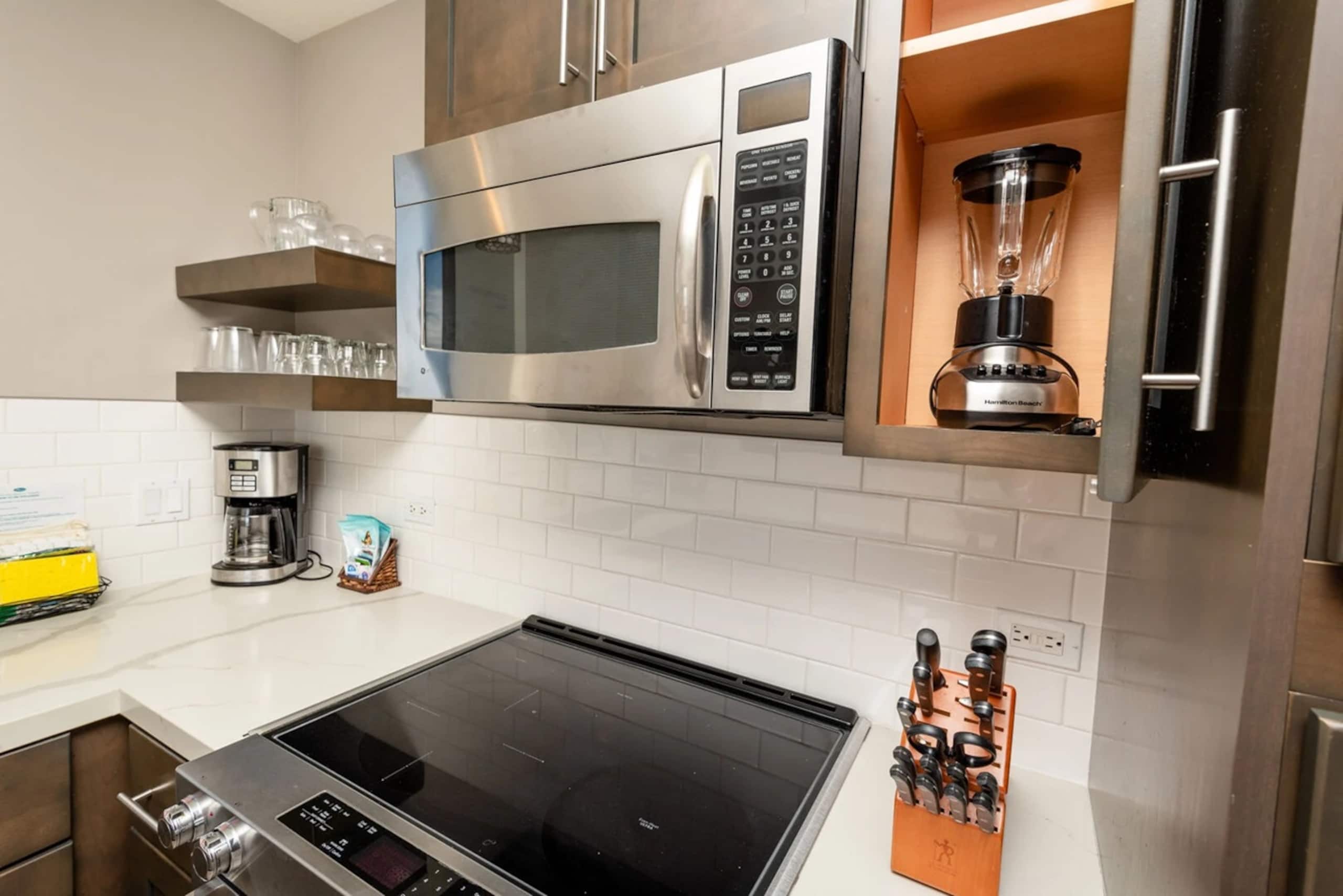 Hotel in Honolulu · ★4.78 · 2 bedrooms · 4 beds · 2 private baths - Image 24
