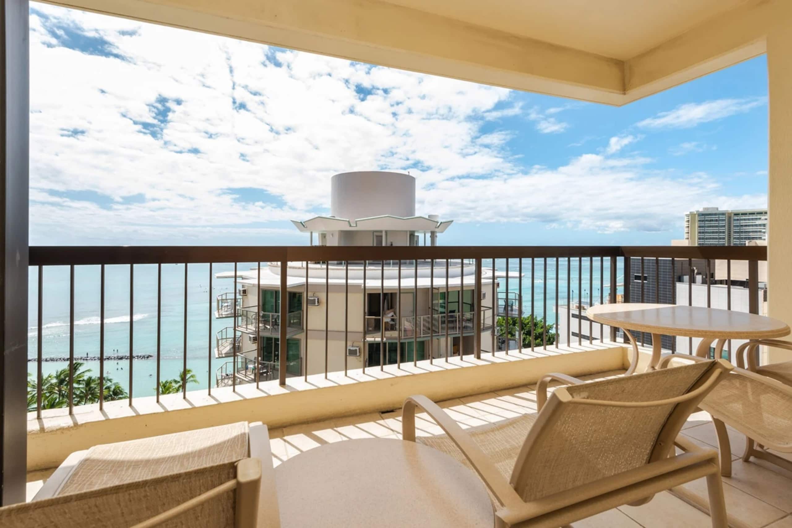 Hotel in Honolulu · ★4.78 · 2 bedrooms · 4 beds · 2 private baths - Image 31