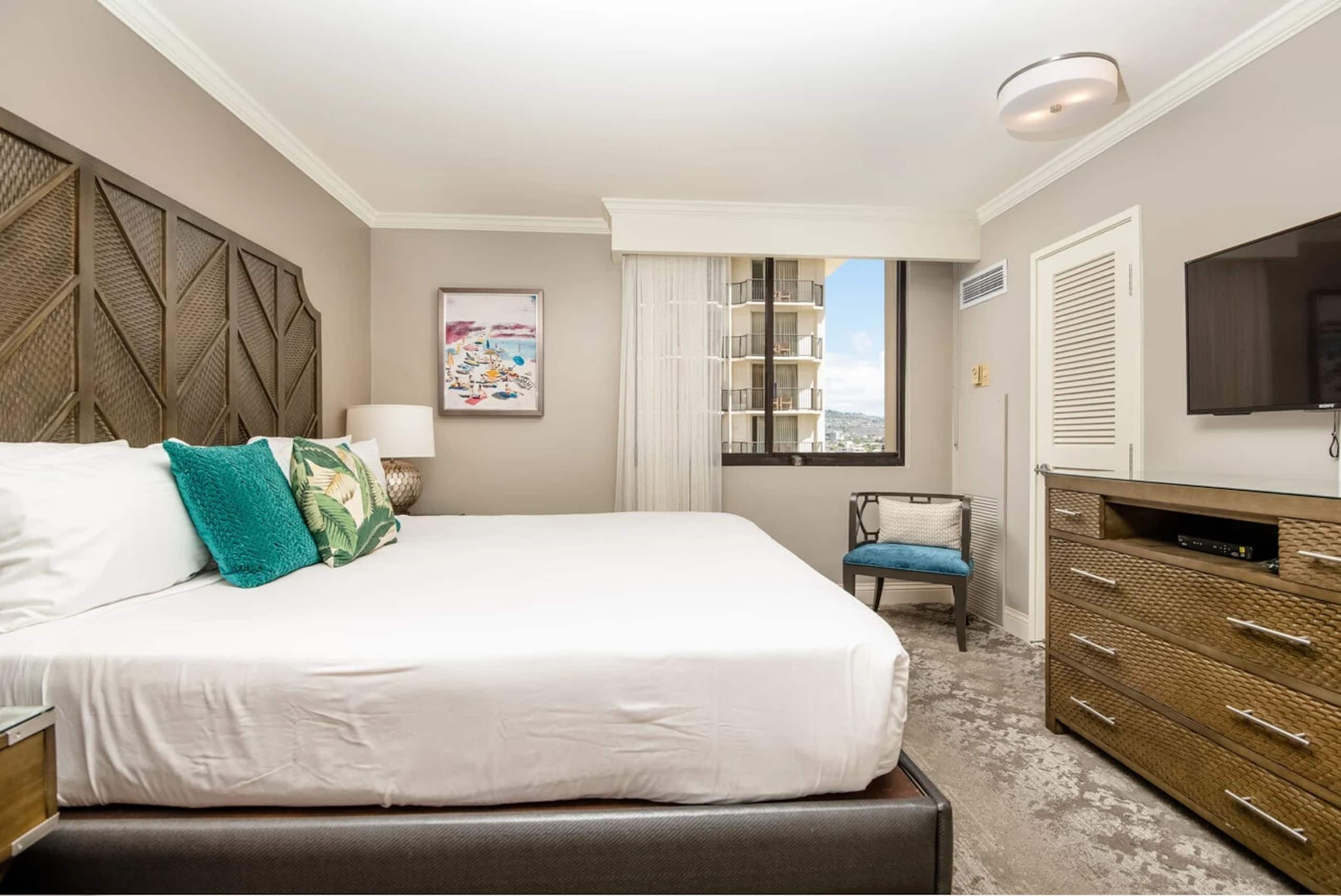 Hotel in Honolulu · ★4.78 · 2 bedrooms · 4 beds · 2 private baths - Image 12