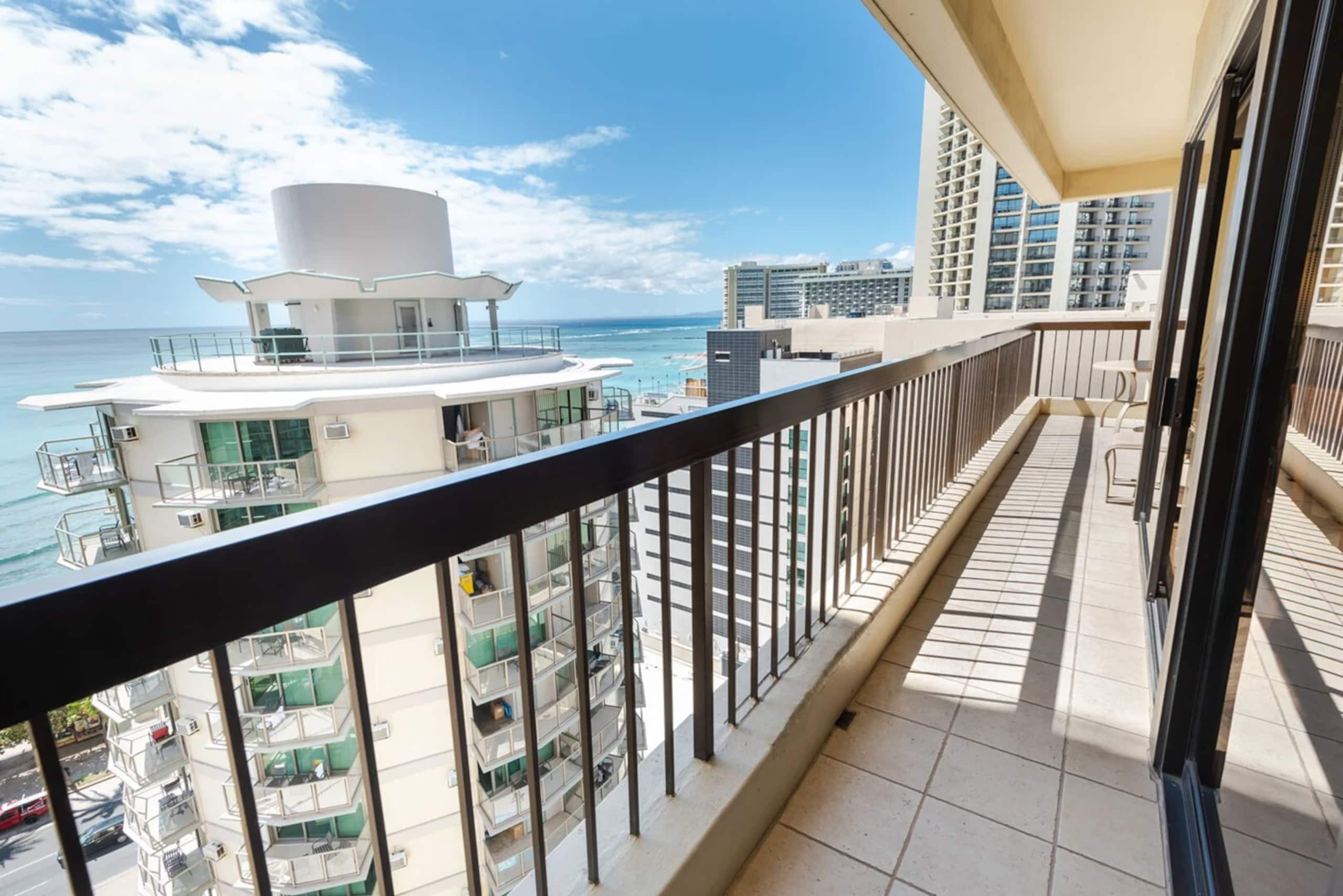 Hotel in Honolulu · ★4.78 · 2 bedrooms · 4 beds · 2 private baths - Image 32